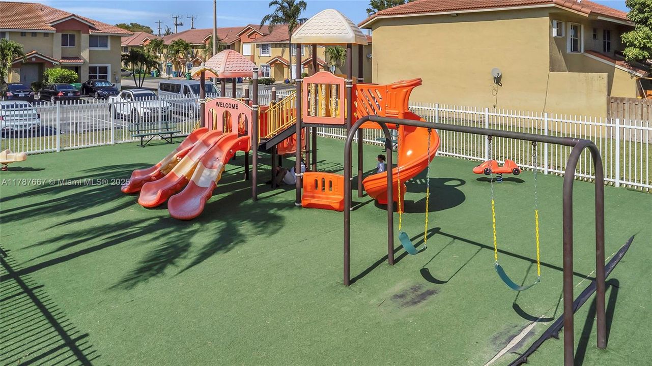 Recently Sold: $470,000 (3 beds, 2 baths, 1430 Square Feet)