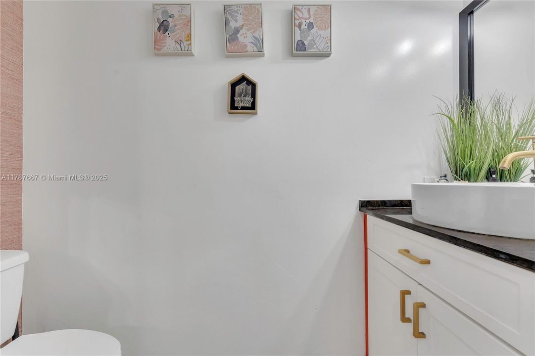 Recently Sold: $470,000 (3 beds, 2 baths, 1430 Square Feet)