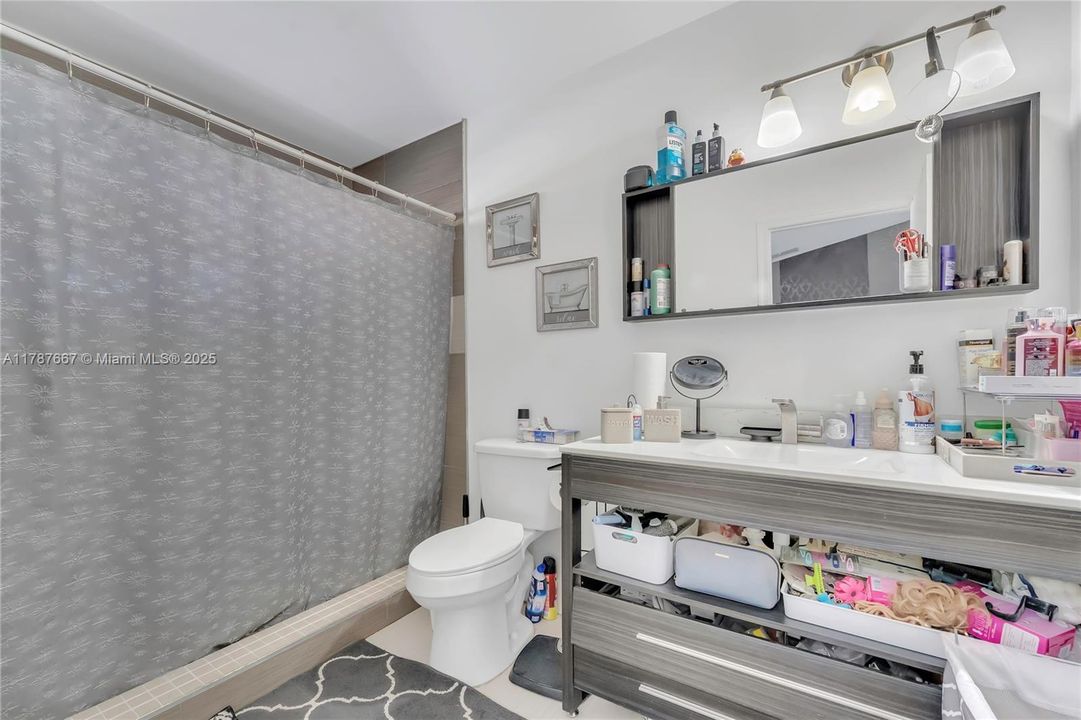 Recently Sold: $470,000 (3 beds, 2 baths, 1430 Square Feet)