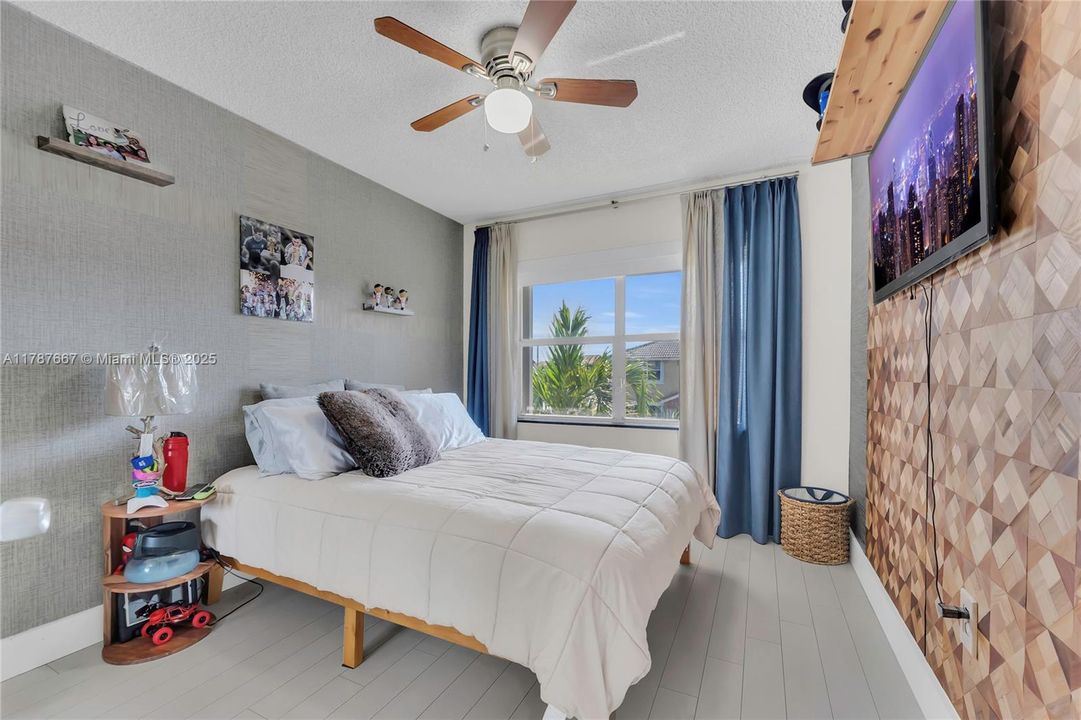 Recently Sold: $470,000 (3 beds, 2 baths, 1430 Square Feet)