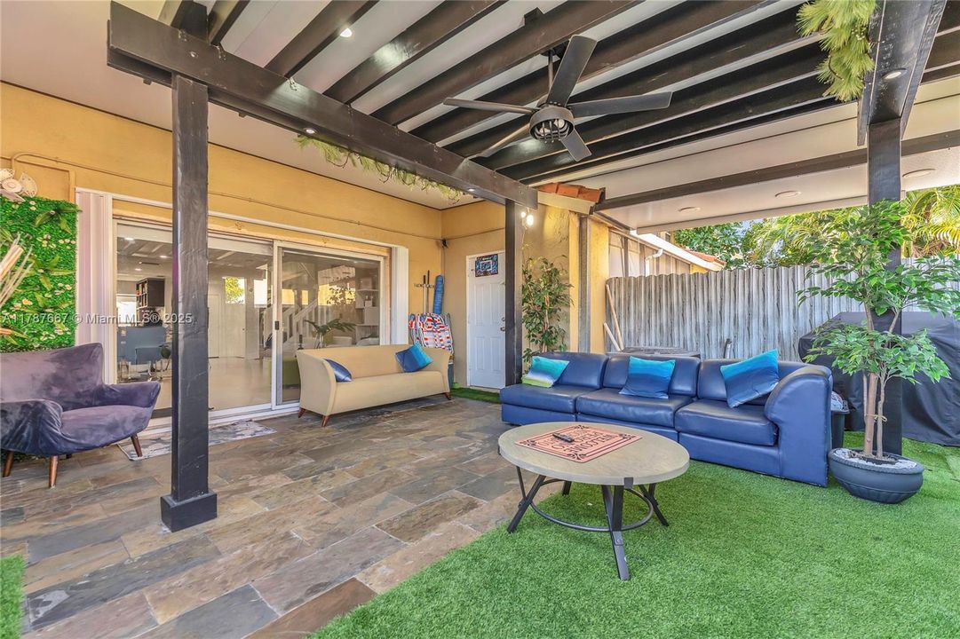 Recently Sold: $470,000 (3 beds, 2 baths, 1430 Square Feet)