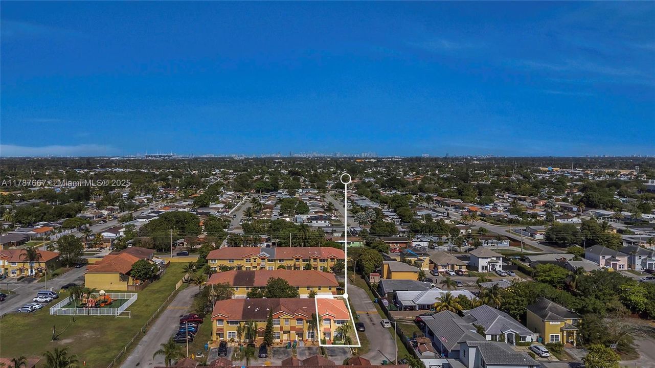 Recently Sold: $470,000 (3 beds, 2 baths, 1430 Square Feet)