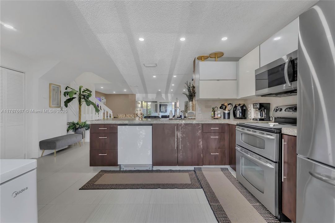 Recently Sold: $470,000 (3 beds, 2 baths, 1430 Square Feet)