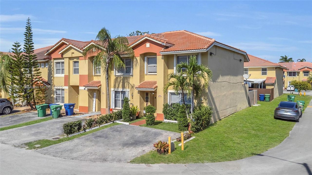 Recently Sold: $470,000 (3 beds, 2 baths, 1430 Square Feet)