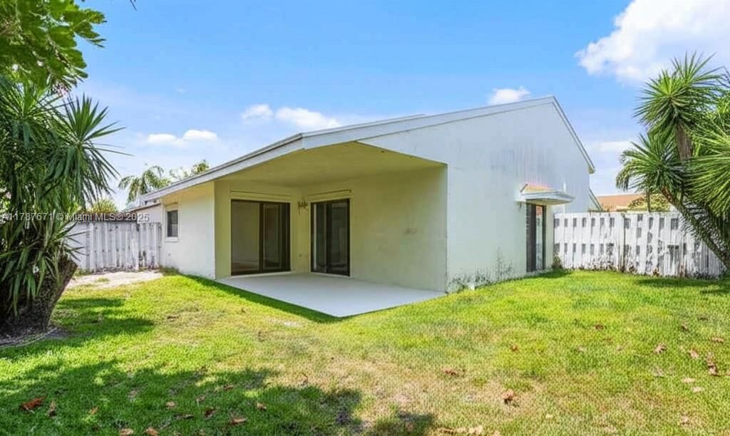 Recently Sold: $365,000 (2 beds, 2 baths, 1230 Square Feet)