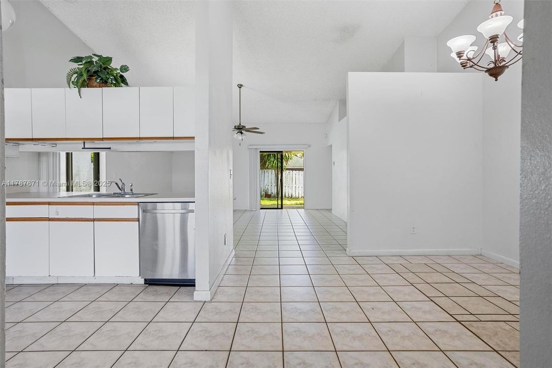 Recently Sold: $365,000 (2 beds, 2 baths, 1230 Square Feet)