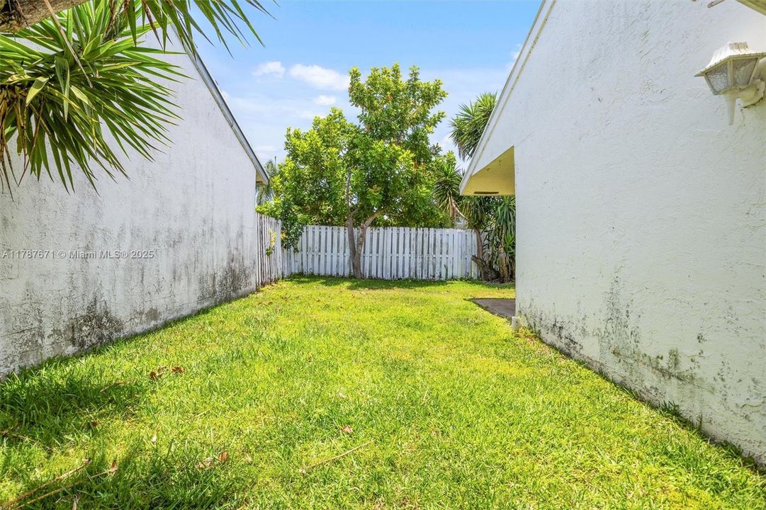 Recently Sold: $365,000 (2 beds, 2 baths, 1230 Square Feet)