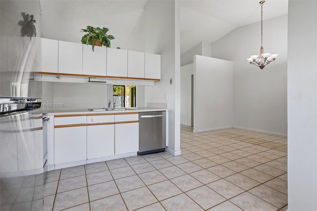 Recently Sold: $365,000 (2 beds, 2 baths, 1230 Square Feet)