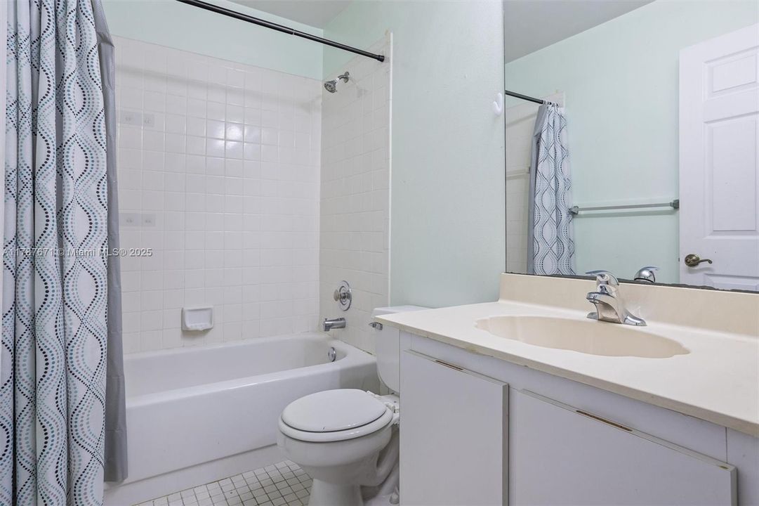 Recently Sold: $365,000 (2 beds, 2 baths, 1230 Square Feet)