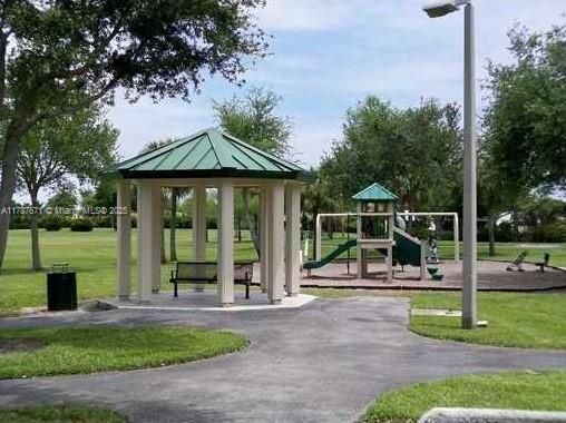 Recently Sold: $365,000 (2 beds, 2 baths, 1230 Square Feet)