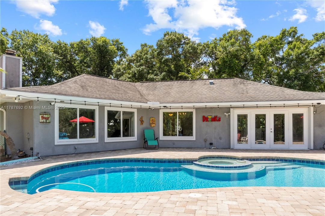 Recently Sold: $775,000 (4 beds, 3 baths, 3073 Square Feet)