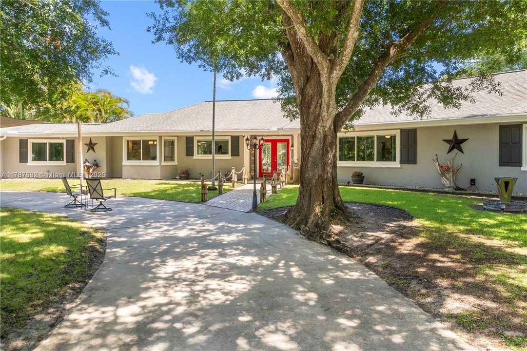 Recently Sold: $775,000 (4 beds, 3 baths, 3073 Square Feet)