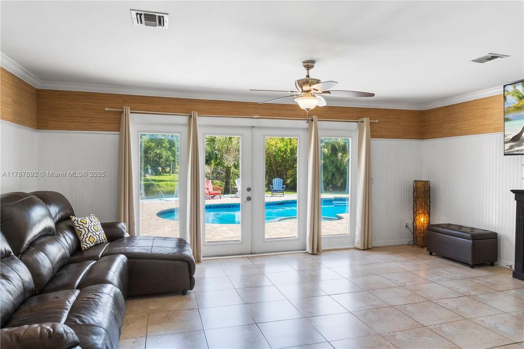 Recently Sold: $775,000 (4 beds, 3 baths, 3073 Square Feet)