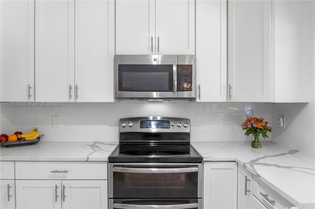 Recently Sold: $775,000 (4 beds, 3 baths, 3073 Square Feet)