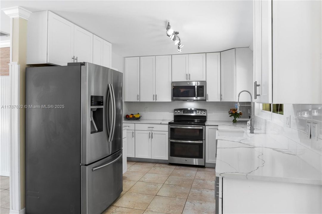 Recently Sold: $775,000 (4 beds, 3 baths, 3073 Square Feet)