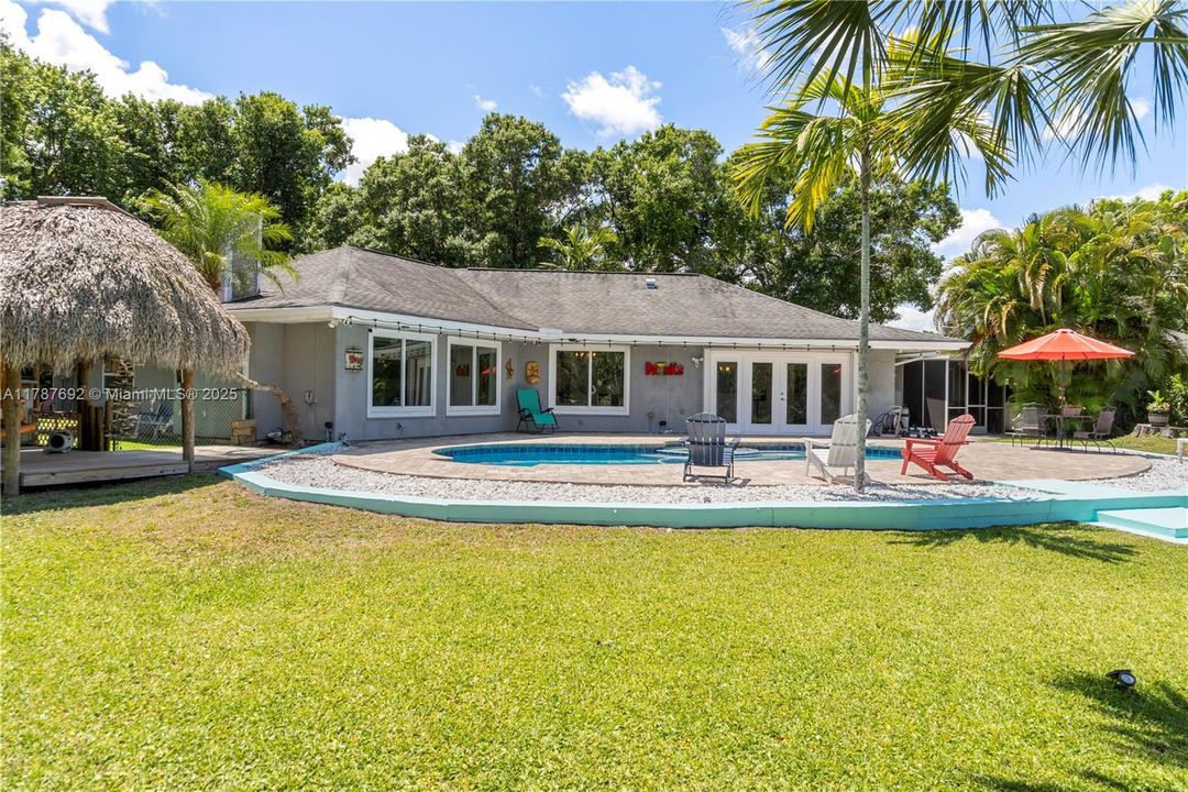 Recently Sold: $775,000 (4 beds, 3 baths, 3073 Square Feet)