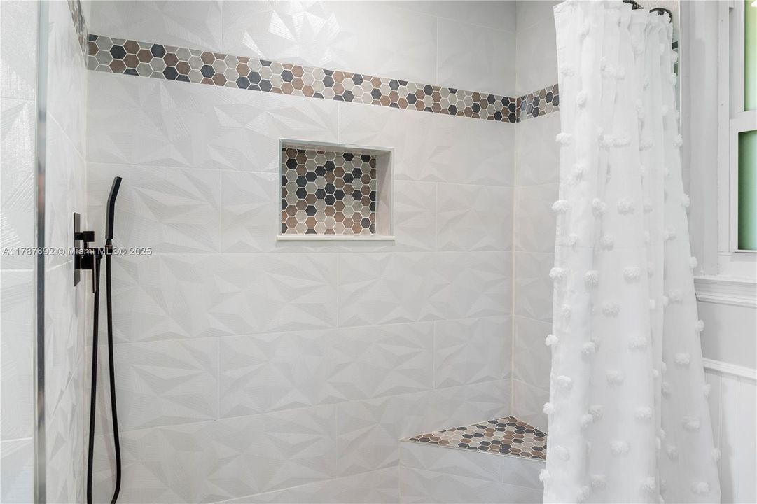 Recently Sold: $775,000 (4 beds, 3 baths, 3073 Square Feet)