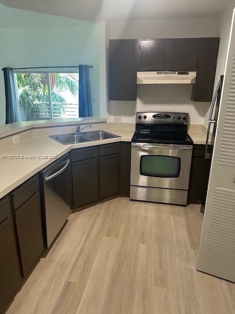 Recently Rented: $2,100 (2 beds, 2 baths, 1096 Square Feet)