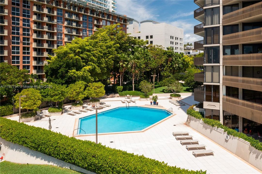 Недавно продано: $1,699,000 (2 спален, 2 ванн, 1587 Квадратных фут)