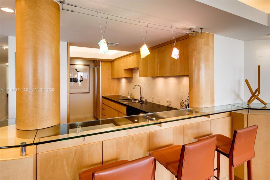 Недавно продано: $1,699,000 (2 спален, 2 ванн, 1587 Квадратных фут)