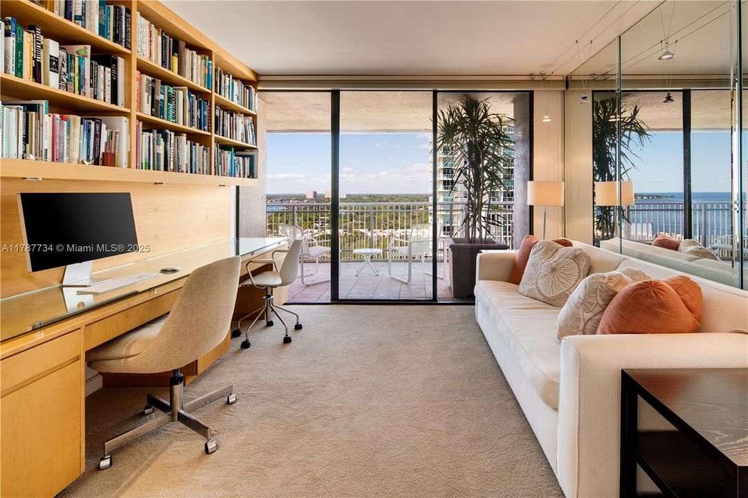 Недавно продано: $1,699,000 (2 спален, 2 ванн, 1587 Квадратных фут)