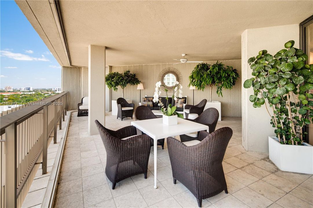 Недавно продано: $1,699,000 (2 спален, 2 ванн, 1587 Квадратных фут)