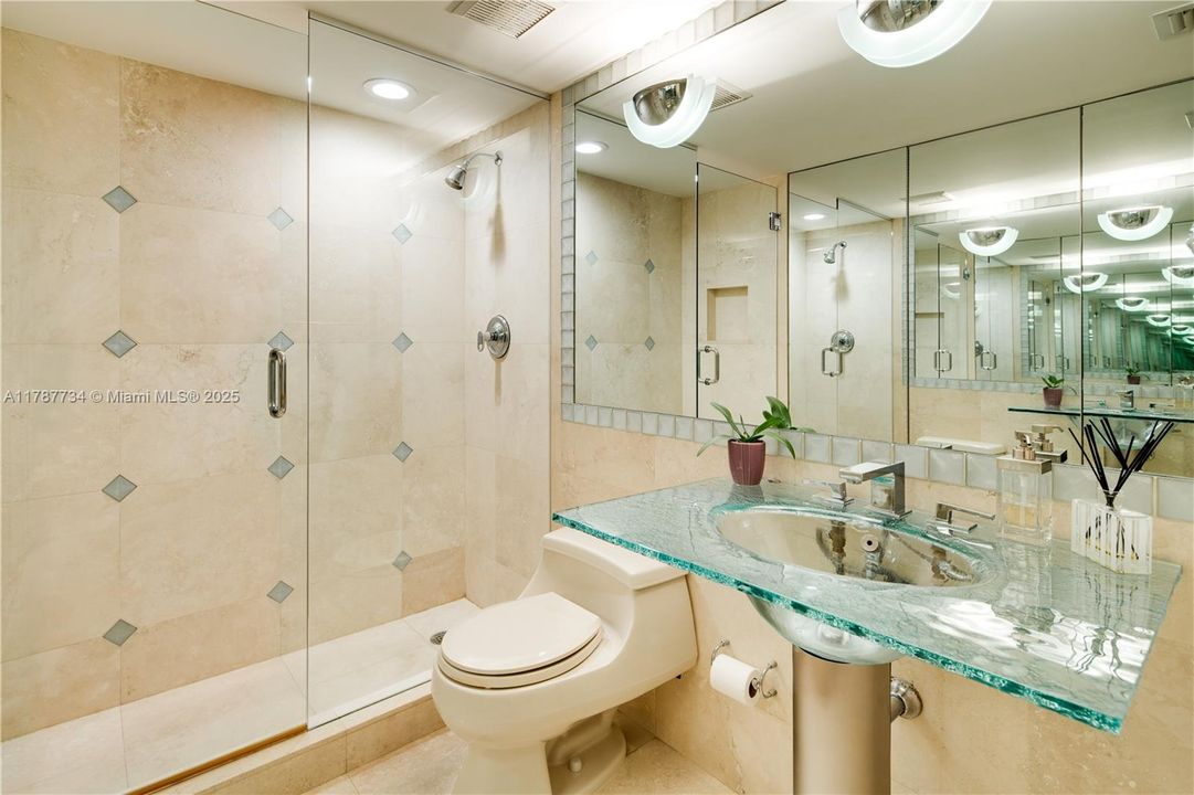 Недавно продано: $1,699,000 (2 спален, 2 ванн, 1587 Квадратных фут)