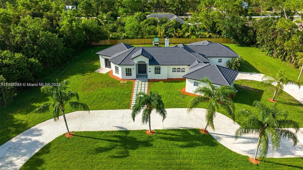 Recientemente alquilado: $9,995 (6 camas, 4 baños, 3259 Pies cuadrados)