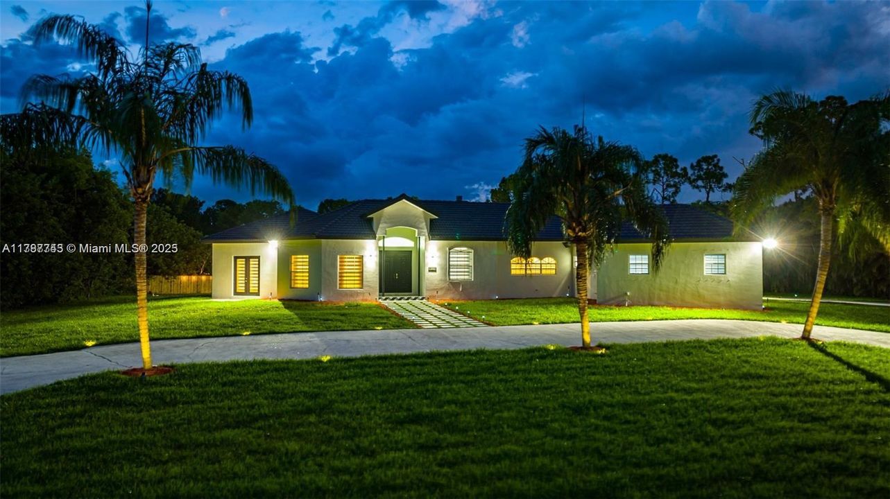 Recientemente alquilado: $9,995 (6 camas, 4 baños, 3259 Pies cuadrados)