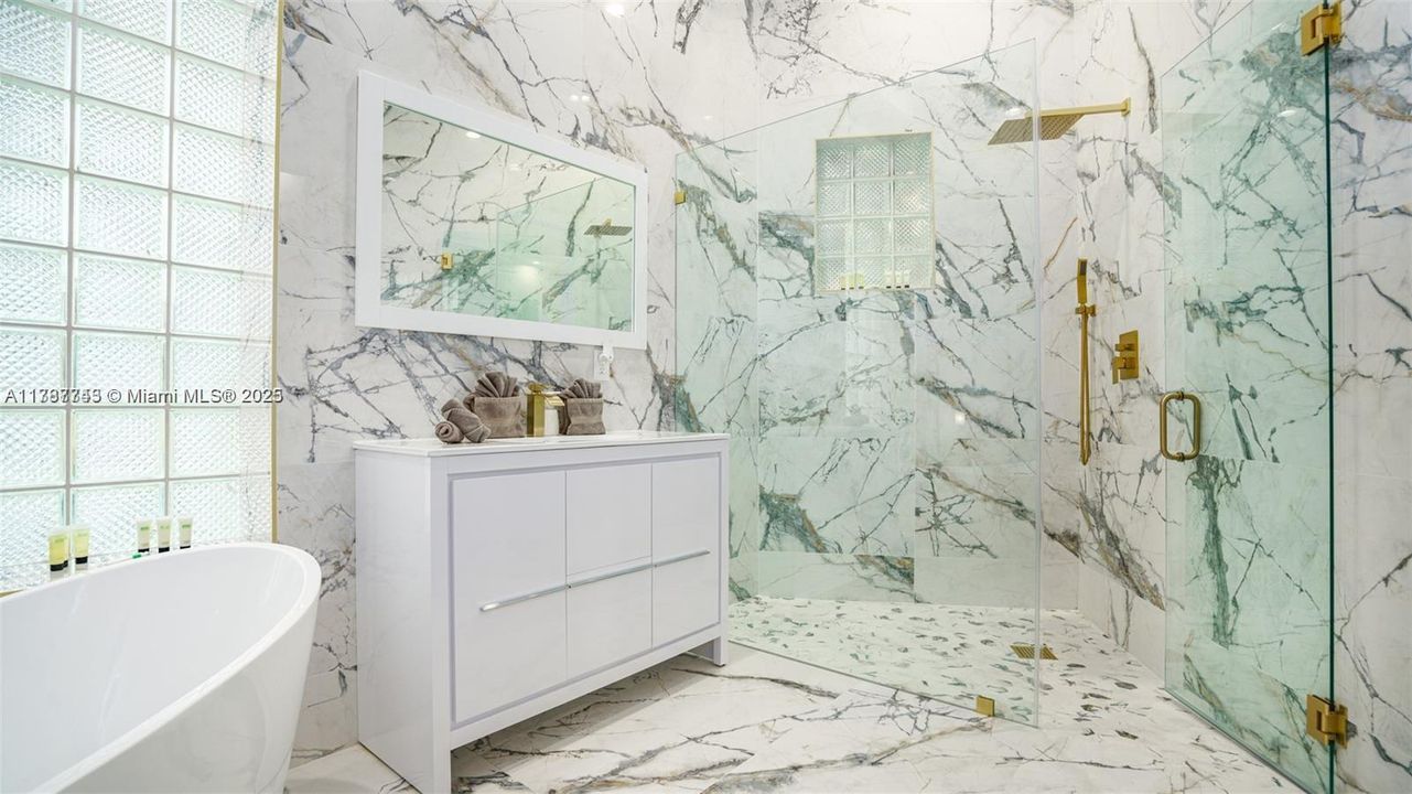 Recientemente alquilado: $9,995 (6 camas, 4 baños, 3259 Pies cuadrados)