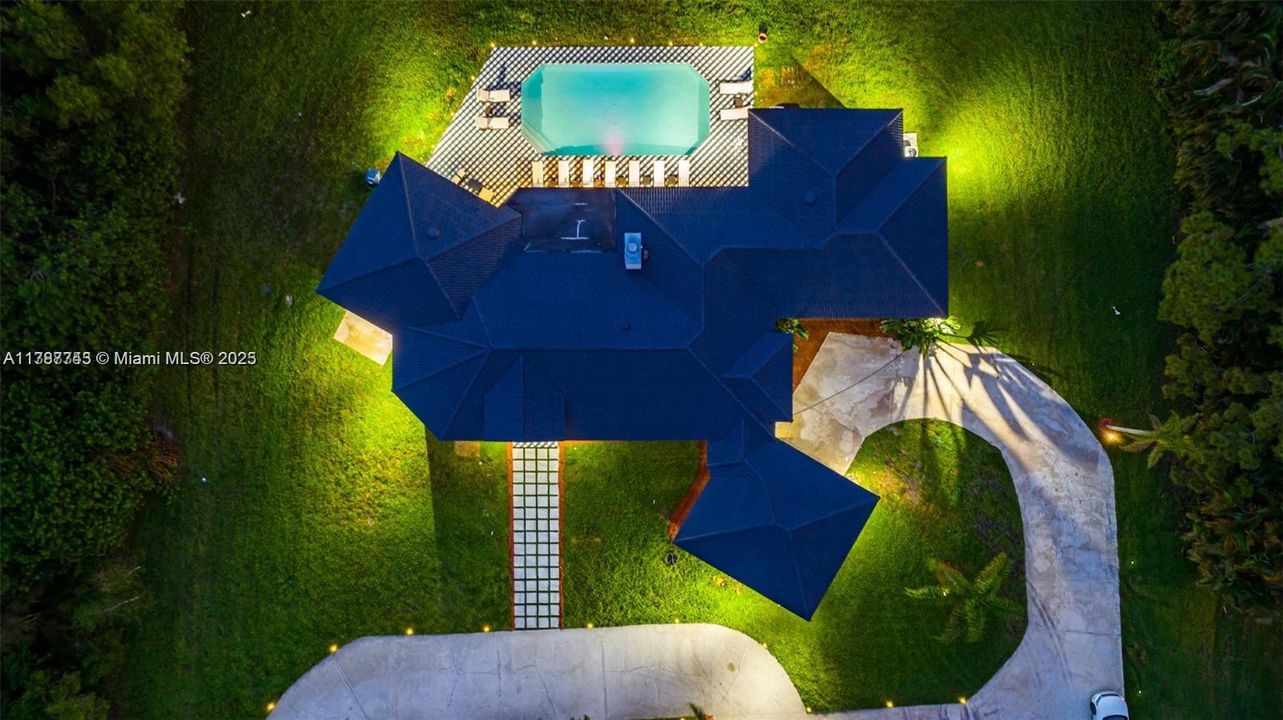 Recientemente alquilado: $9,995 (6 camas, 4 baños, 3259 Pies cuadrados)