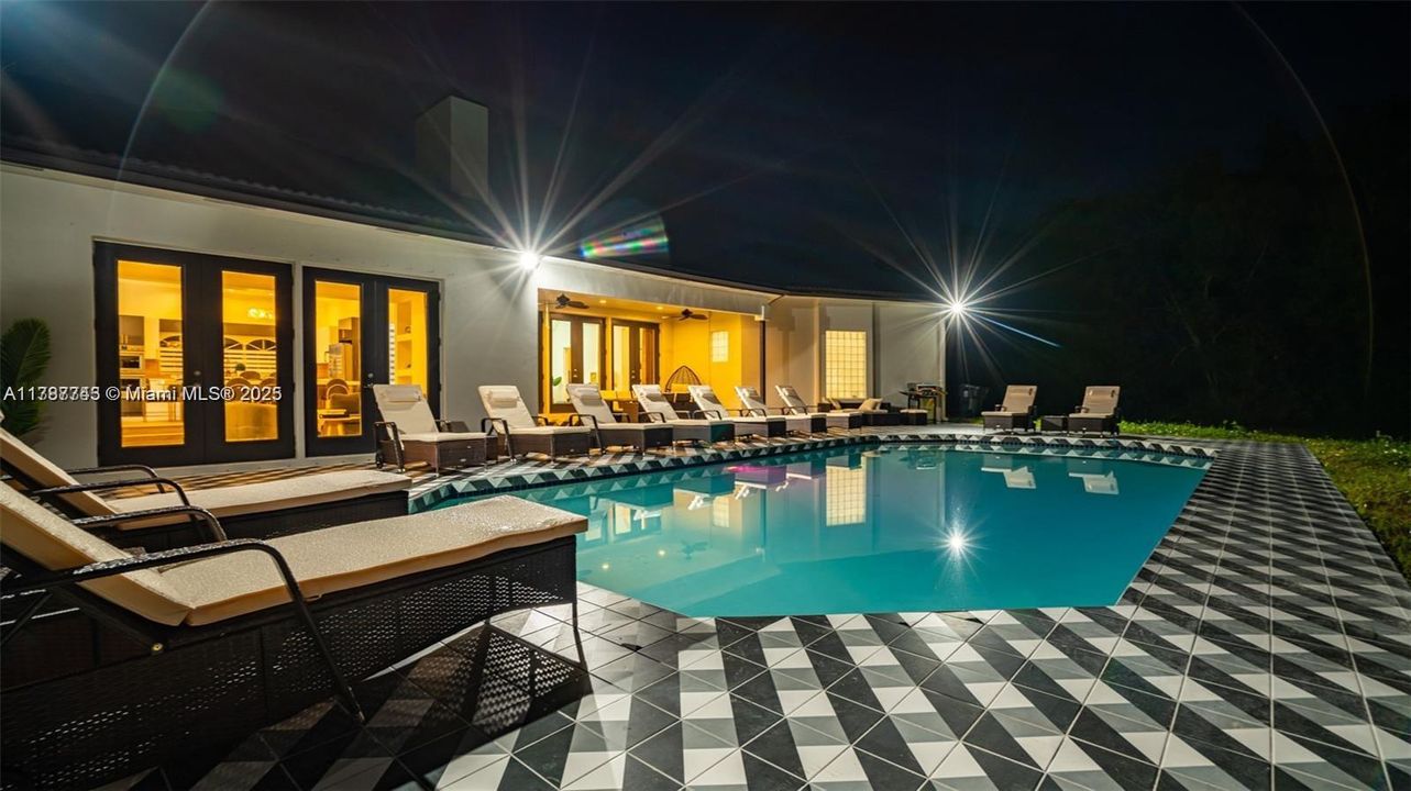 Recientemente alquilado: $9,995 (6 camas, 4 baños, 3259 Pies cuadrados)