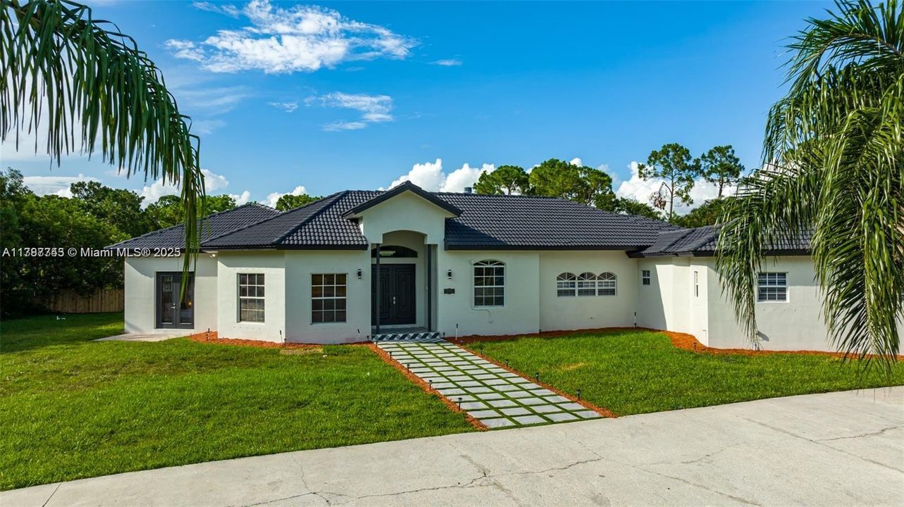 Recientemente alquilado: $9,995 (6 camas, 4 baños, 3259 Pies cuadrados)