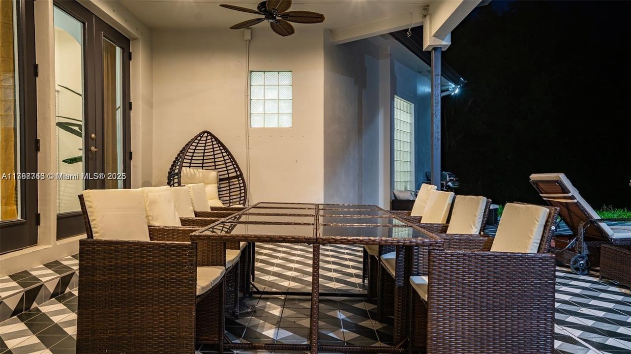 Recientemente alquilado: $9,995 (6 camas, 4 baños, 3259 Pies cuadrados)