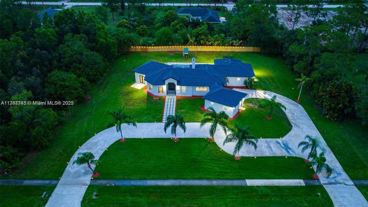 Recientemente alquilado: $9,995 (6 camas, 4 baños, 3259 Pies cuadrados)