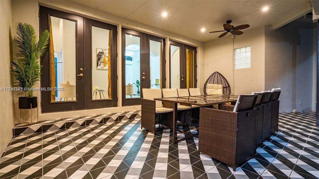 Recientemente alquilado: $9,995 (6 camas, 4 baños, 3259 Pies cuadrados)