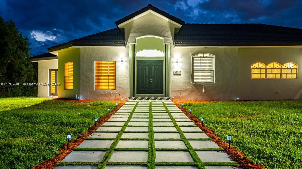 Recientemente alquilado: $9,995 (6 camas, 4 baños, 3259 Pies cuadrados)