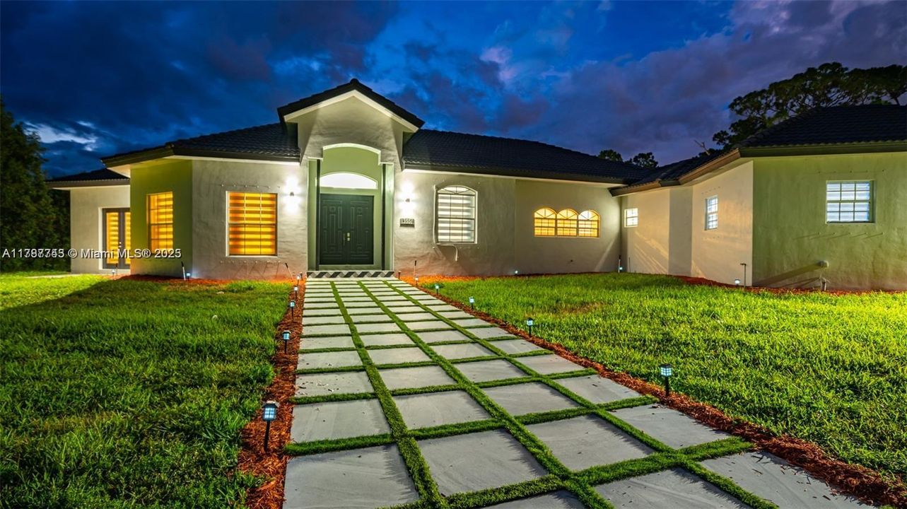 Recientemente alquilado: $9,995 (6 camas, 4 baños, 3259 Pies cuadrados)