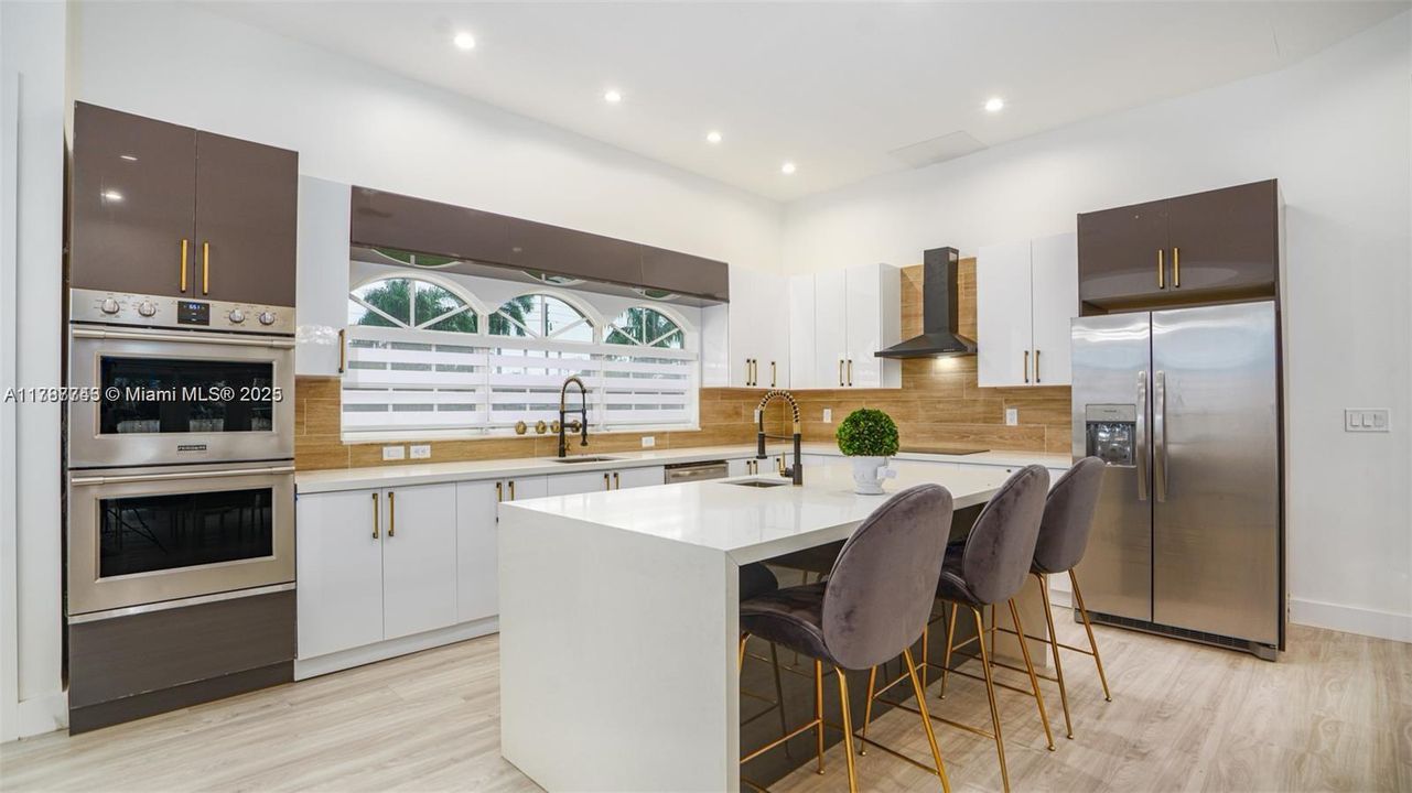 Recientemente alquilado: $9,995 (6 camas, 4 baños, 3259 Pies cuadrados)