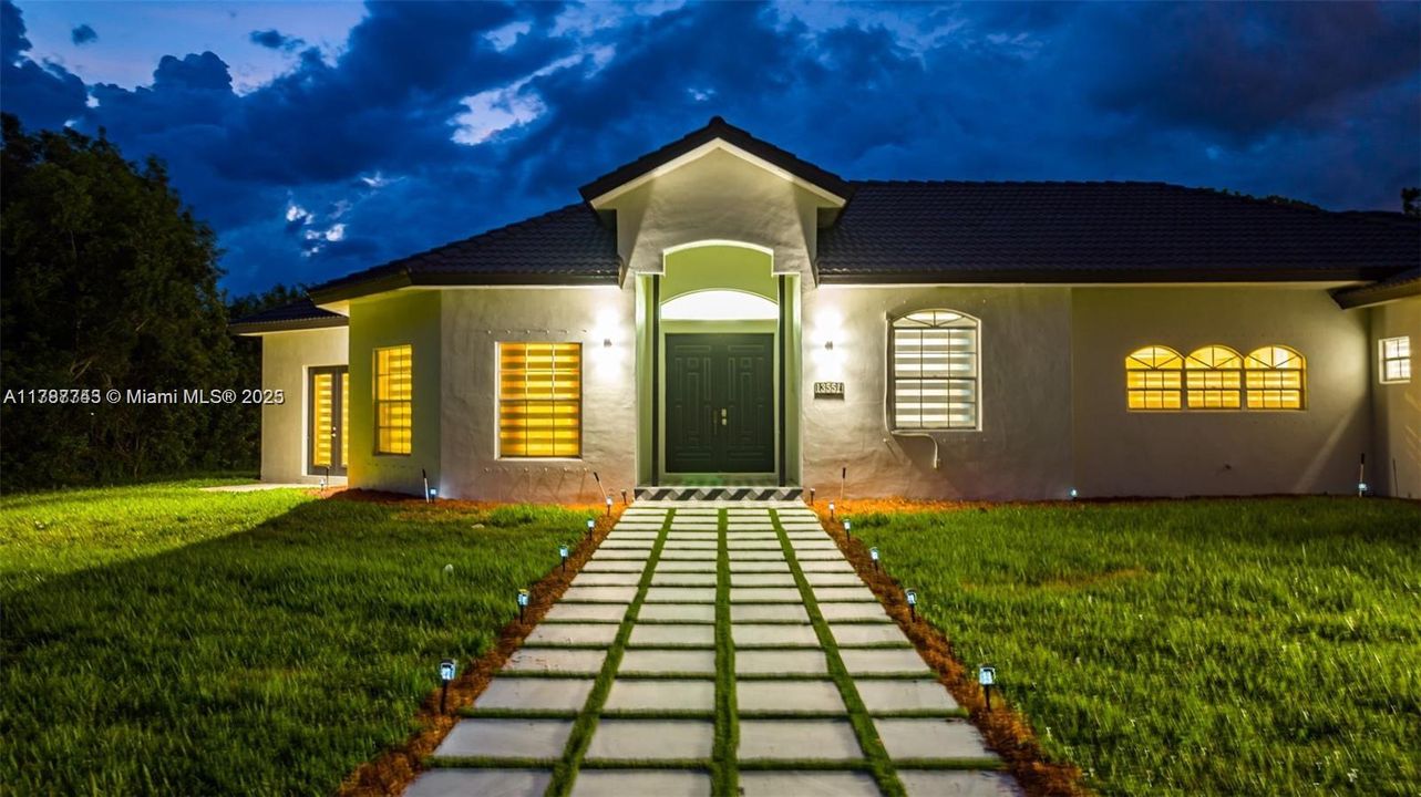 Recientemente alquilado: $9,995 (6 camas, 4 baños, 3259 Pies cuadrados)