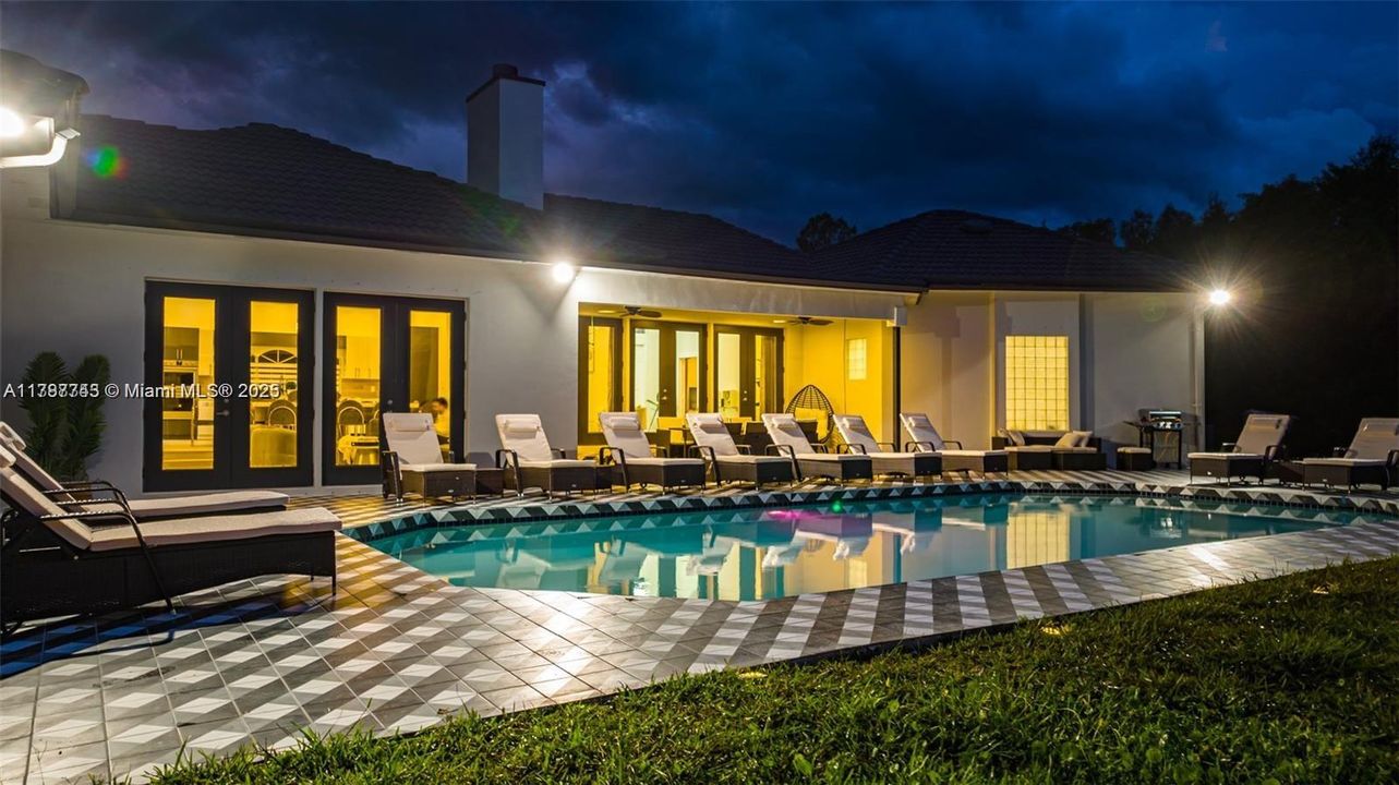 Recientemente alquilado: $9,995 (6 camas, 4 baños, 3259 Pies cuadrados)