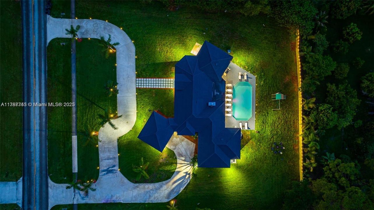 Recientemente alquilado: $9,995 (6 camas, 4 baños, 3259 Pies cuadrados)