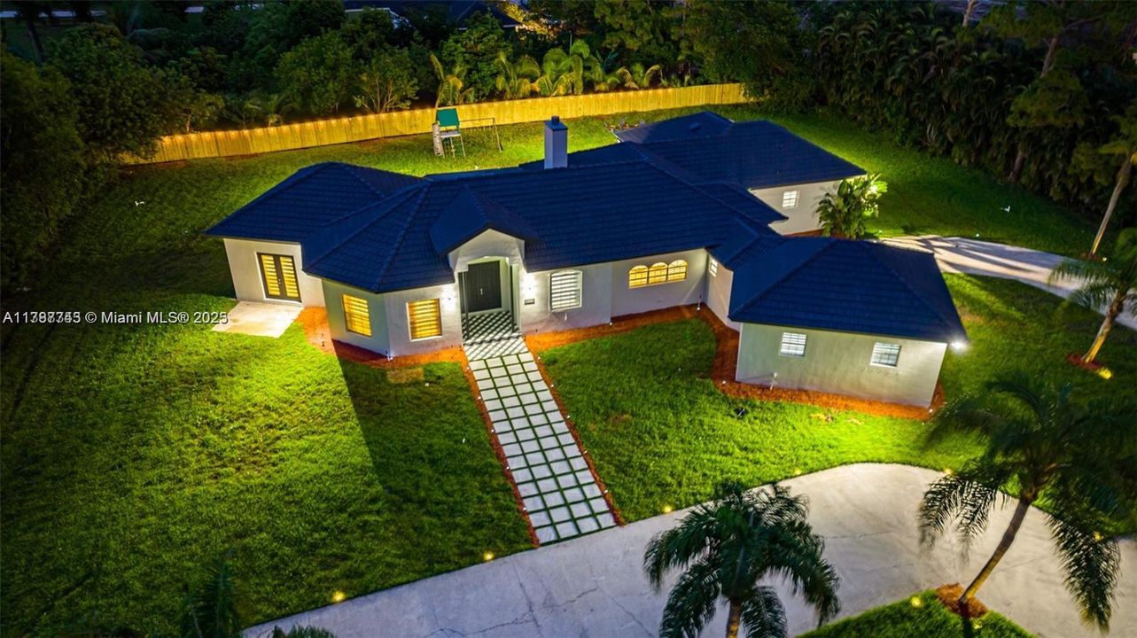 Recientemente alquilado: $9,995 (6 camas, 4 baños, 3259 Pies cuadrados)