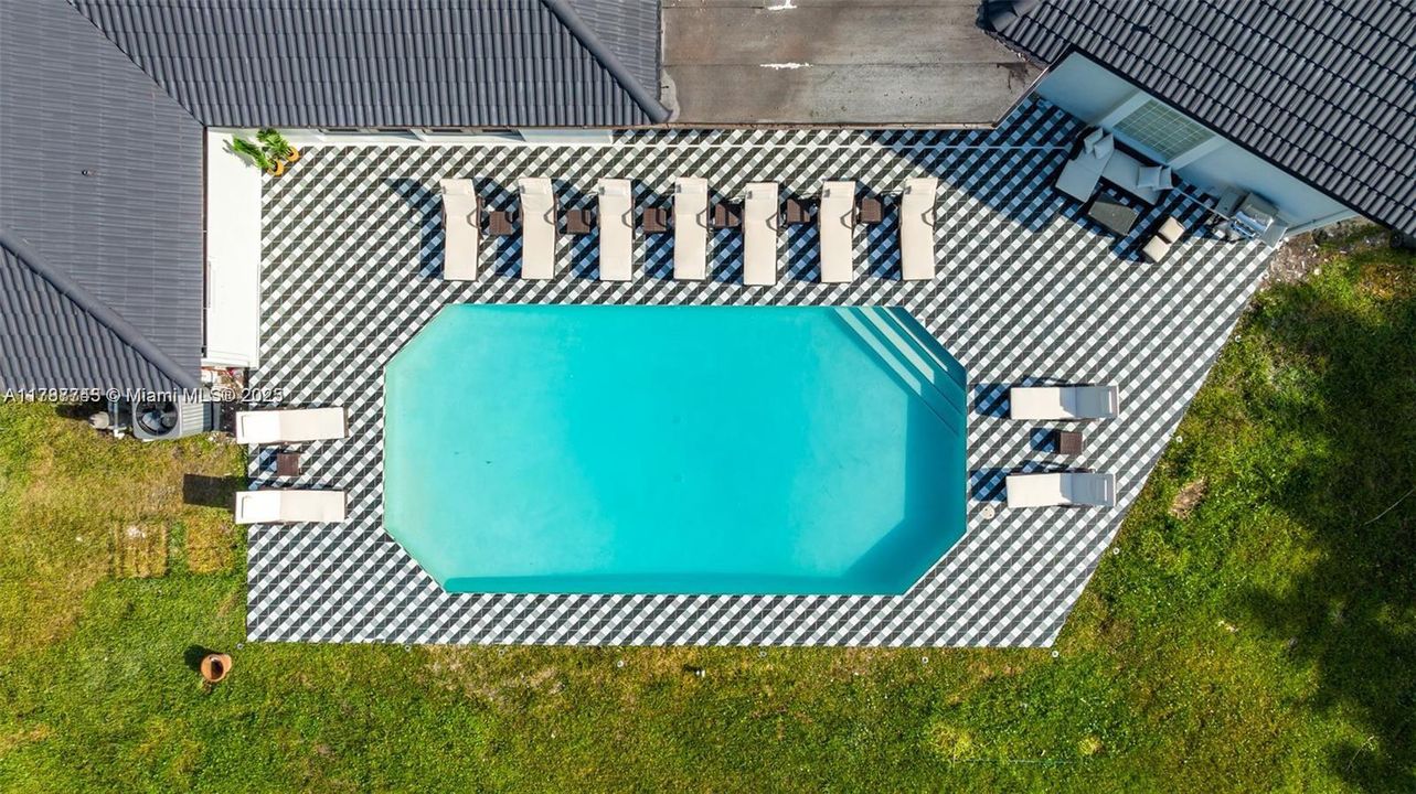 Recientemente alquilado: $9,995 (6 camas, 4 baños, 3259 Pies cuadrados)