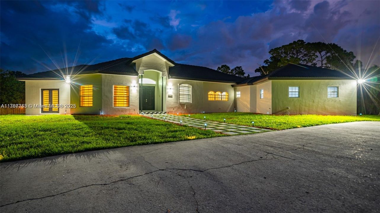 Recientemente alquilado: $9,995 (6 camas, 4 baños, 3259 Pies cuadrados)