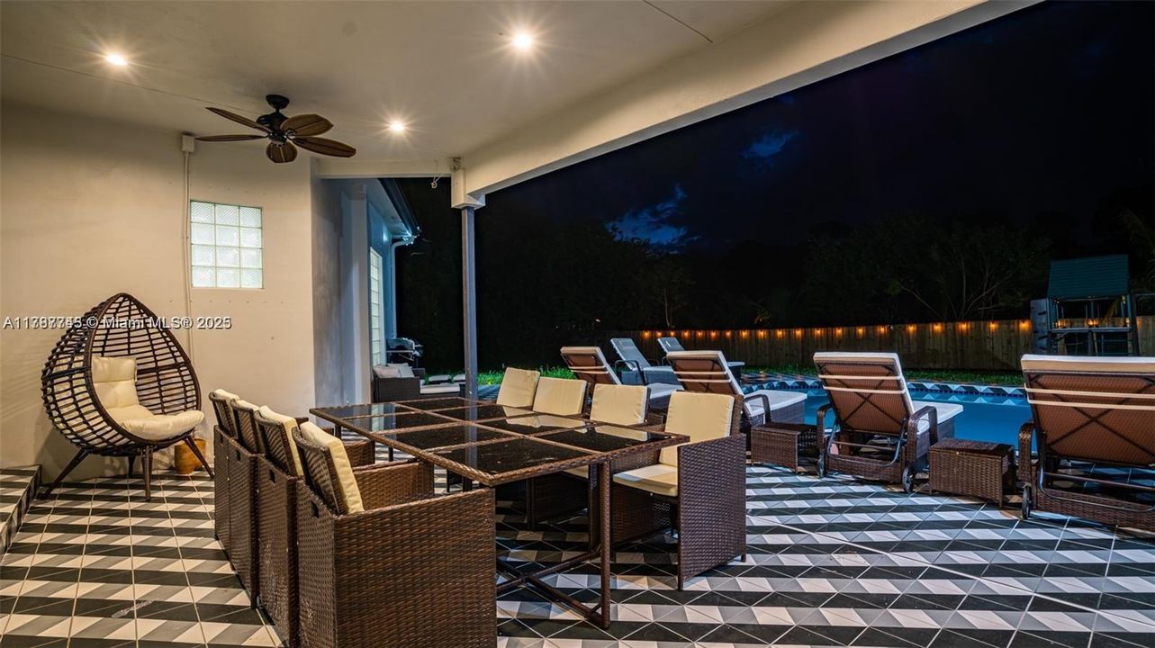 Recientemente alquilado: $9,995 (6 camas, 4 baños, 3259 Pies cuadrados)