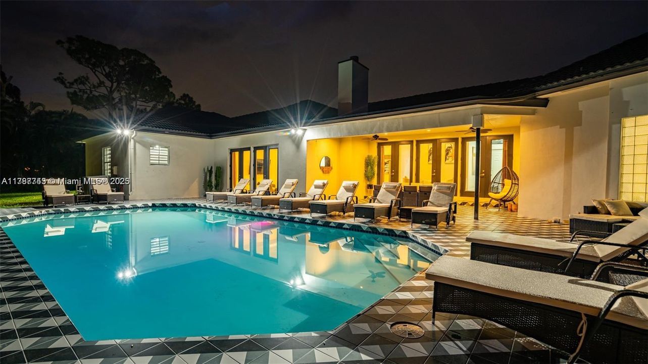 Recientemente alquilado: $9,995 (6 camas, 4 baños, 3259 Pies cuadrados)