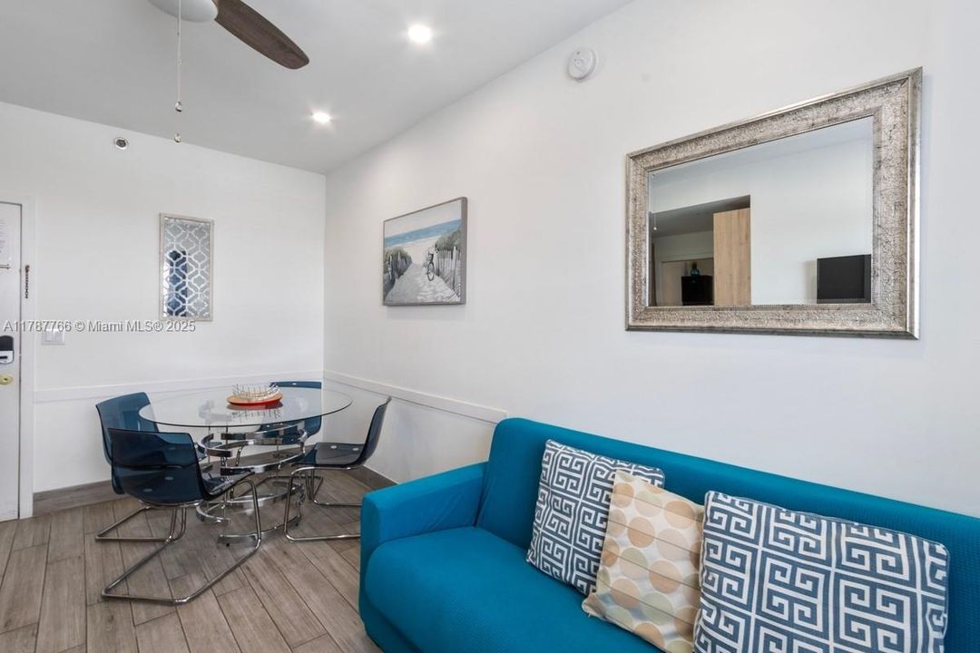 For Sale: $469,000 (1 beds, 1 baths, 410 Square Feet)