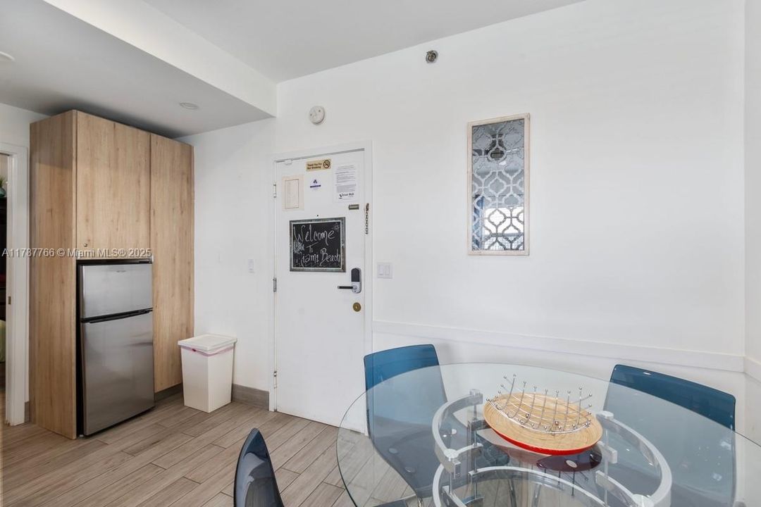 For Sale: $469,000 (1 beds, 1 baths, 410 Square Feet)