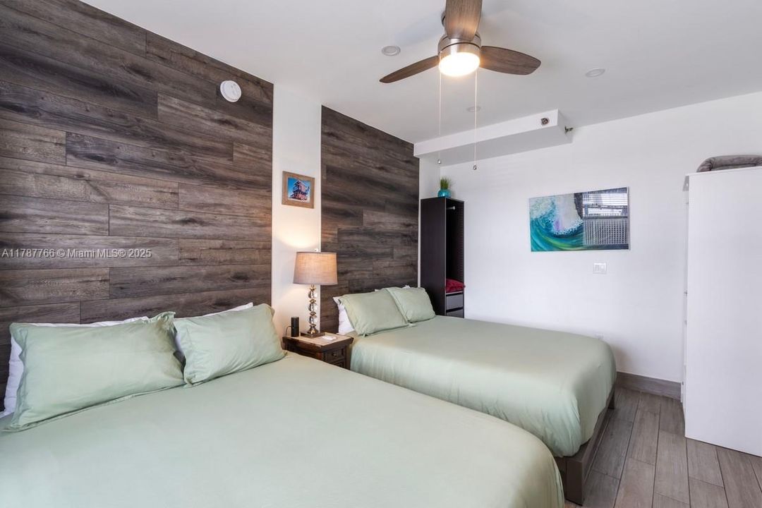 For Sale: $469,000 (1 beds, 1 baths, 410 Square Feet)